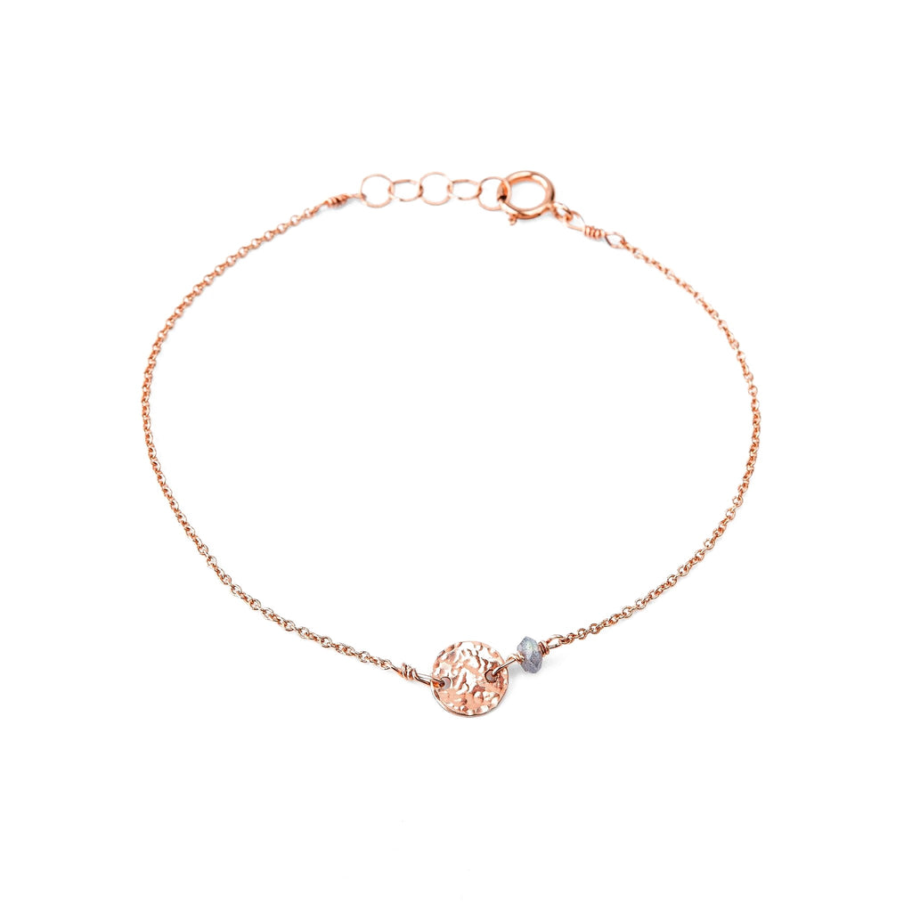 Bracelet disque martelé et pierre – bijou fait main LYLAN (vue 4)